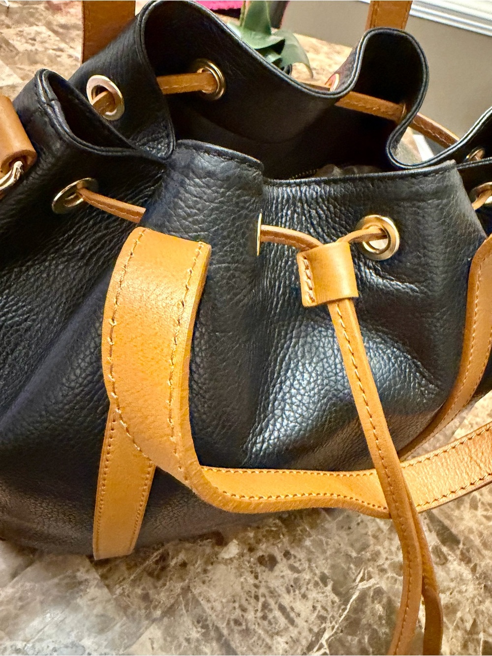 🥰♥️Anna Paola Black Pebbled Leather Drawstring Tote Bag (Made in Italy) - Picture 13 of 16